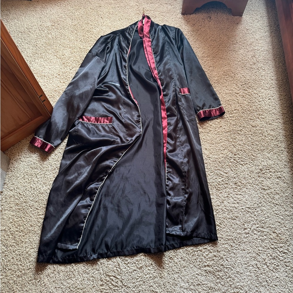 Robe. Medium.
